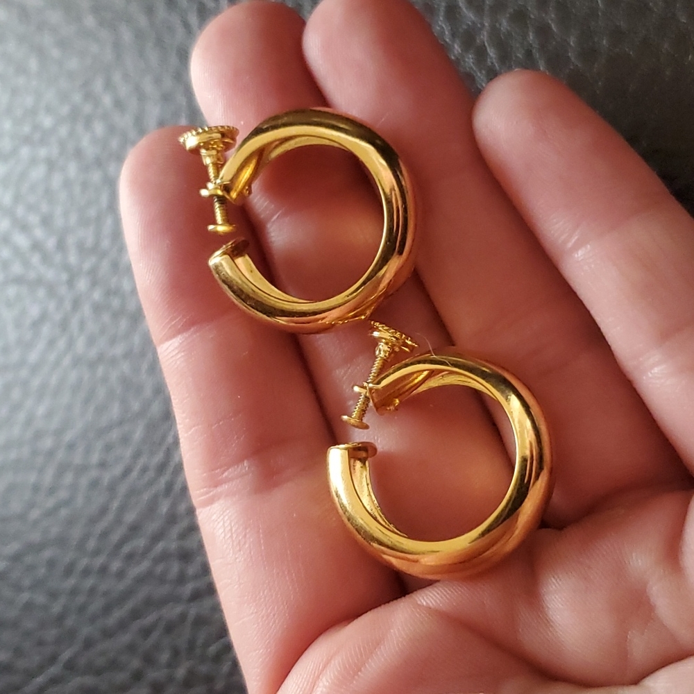 VTG Monet screw-back earrings